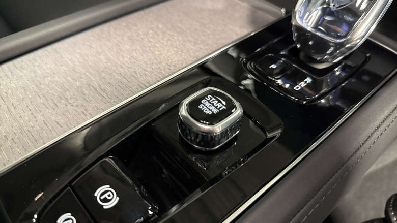 Volvo XC90 2.0 T8 PHEV Ultra Dark 5dr AWD Geartronic Estate